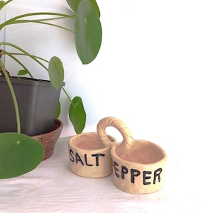 Ceramic hand made salt and pepper holder with handle, hand made pottery ivory salt and pepper pot with handle, ivory salt and pepper holder