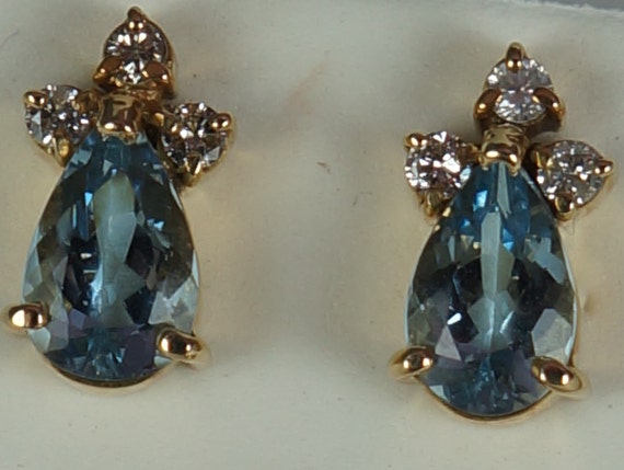 Adorable  Natural Aquamarine Pear-Shaped  and Gen… - image 1