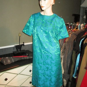 Brocade Floral Vintage Bohemian Mod 60s Sheath Shift Jacquard Dress w/ Asian Twist of Lime /Thick Damask Waldorf