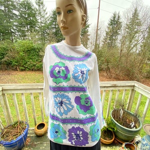 60s Jane Colby Mod Vogue Bohemian Poly White Purple Floral Blouse / MCM Op Art 40
