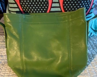 Vintage Apple Grass Green Leather Coach Bucket Boho Knapsack Cross Body Shoulder Bag USA