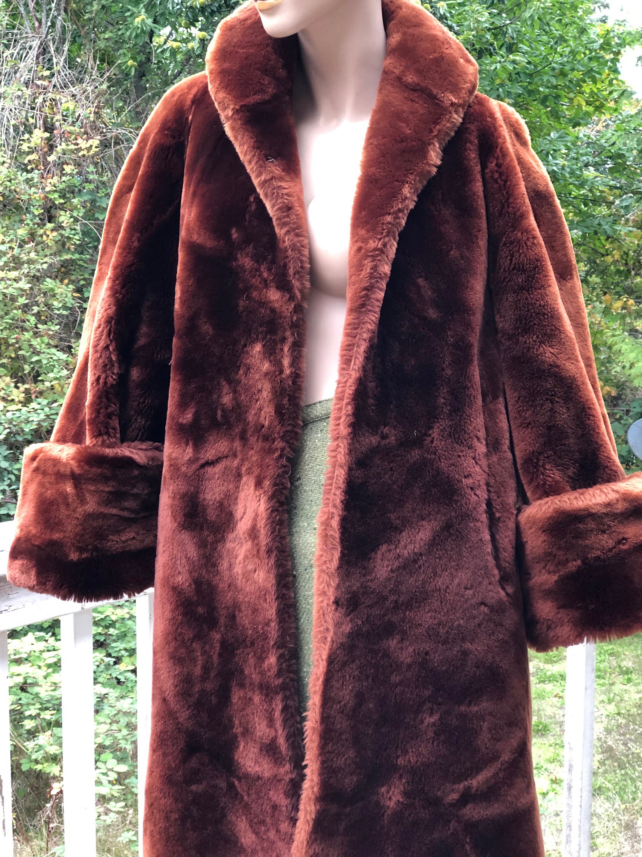 toga virilis BROWN MOUTON FUR