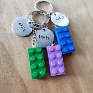 Personalized key ring with plastic bricks in 28 colors and engraved name