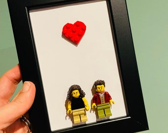 Cornice piccola APERTA con 2 Minifigures personalizzate Senza accessori  e un cuore - Regalo innamorati, amici , papà