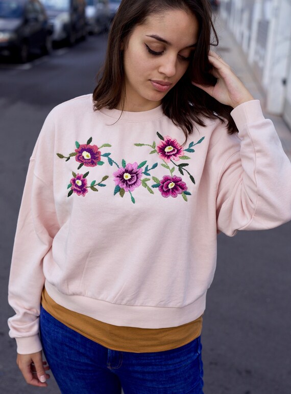 Sudadera rosa bordada - Etsy México