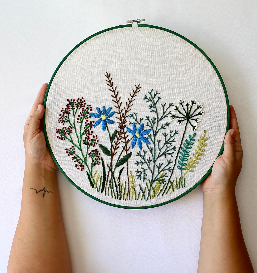 Hand Embroidery Hoop Art With Flowers - Etsy