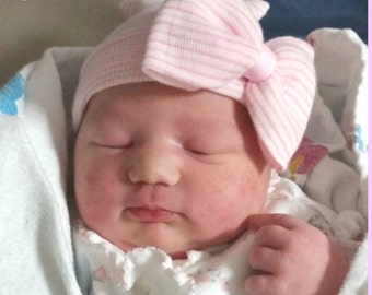Baby Girl Hospital Hat. Pink and White Hospital Newborn Beanie, Newborn's First Bow! Newborn Hat, Baby Girl Hospital Hat, Newborn Girl Hat