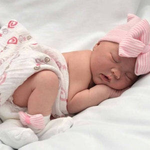 Newborn Hat and Gift Set with pink and white striped hat and matching bows. Newborn Girl Hat and socks.  Newborn girl beanie.