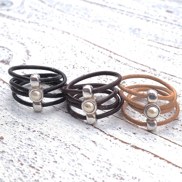 Lederring in vielen Farben für Frauen,Boho Chic aus Leder,handgefertigt,Zamak ,Geschenk für sie, Gypsy Ring