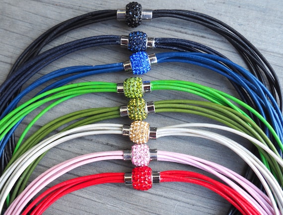 Lederkette Magnet, blau, rot, rosa, beige, schwarz, grün