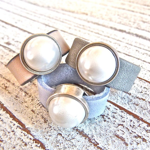 Leather ring with pearl #5, Ladies Ring,Ring Gray, Ring Beige, Ring Blue,Leatherring,Handmade Jewelry,Boho Chic, Women, Ring, Zamak Pearl