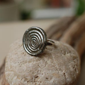 Große Keramikringe in verschiedenen Farben - Ring für Frauen mit Spiralen - Statementring - Geburtstagsgeschenk