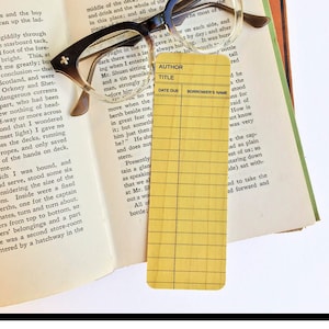 Gele bibliotheekboekkaart ontwerp - houten esdoorn bladwijzer - Vintage bibliotheekkaart - boekliefhebber cadeau - bilbiofiel - gemaakt in Michigan