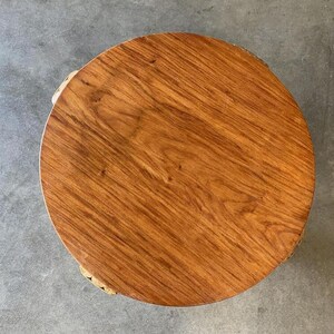 Restored Circular Rattan Side Coffee Table With Koa Wood Top immagine 10