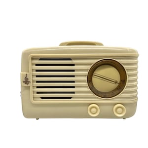 Carrara Ivory 1949 Emerson Model 581 Plaskon AM Vacuum Tube Radio Golden Age
