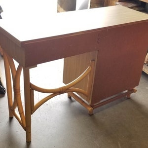 Restored Rattan and Formica Desk with Drawers and Hourglass Rattan Sides 画像 6