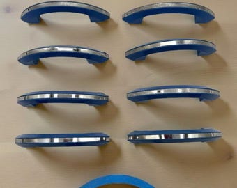 Tiradores de cajón Art Déco de baquelita/Catalina azul cielo con tira cromada, juego de 9