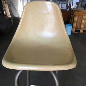 1950s Mid-Century Fiberglass Shell Swivel Bar Stool a Pair image 8