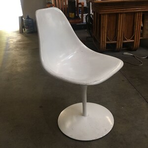 Burke Saarinen Style Tulip Chair, circa 1965 image 5