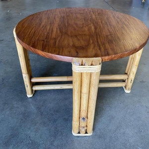 Restored Circular Rattan Side Coffee Table With Koa Wood Top immagine 7