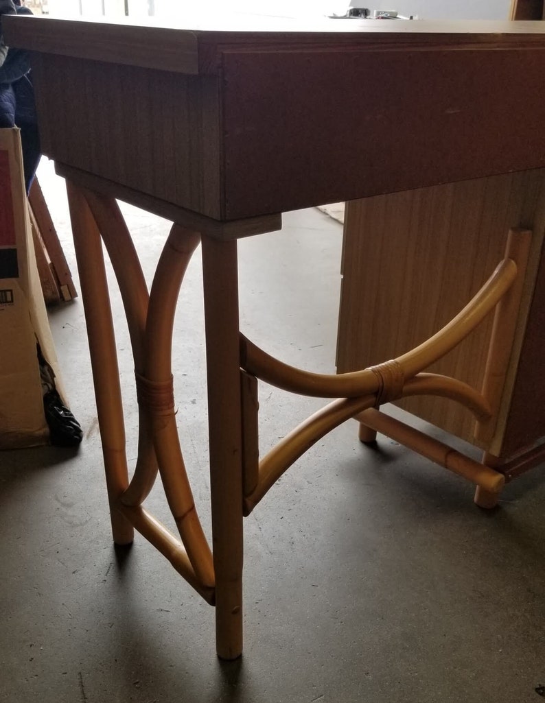 Restored Rattan and Formica Desk with Drawers and Hourglass Rattan Sides 画像 7