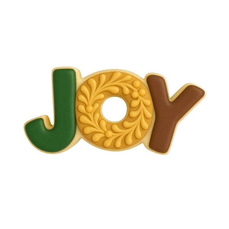 Pu&ograve; includere: Decorazione a forma di biscotto che riporta la parola &laquo;JOY&raquo;. La lettera &laquo;J&raquo; &egrave; verde, la &laquo;O&raquo; &egrave; un motivo floreale giallo e la &laquo;Y&raquo; &egrave; marrone. I bordi dei biscotti sono di colore beige chiaro.