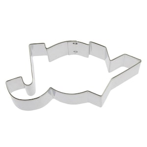 Pu&ograve; includere: Tagliapasta argentato a forma di teiera. Il tagliapasta in metallo ha un design semplice, con manico, beccuccio e coperchio. Ideale per cuocere biscotti a forma di teiera, perfetto per un t&egrave;.