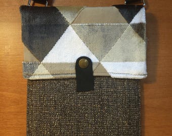 Item #16-45- Cross Body Cellphone Purse