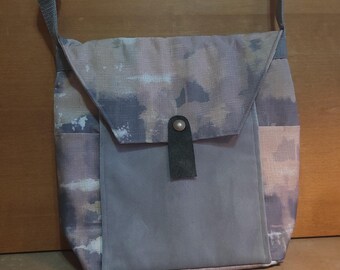 Item #16-5 - Cross Body Purse