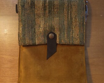 Item #16-49 - Cross Body Cellphone Purse
