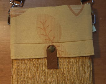 Item #16-39 - Cross Body Cellphone Purse
