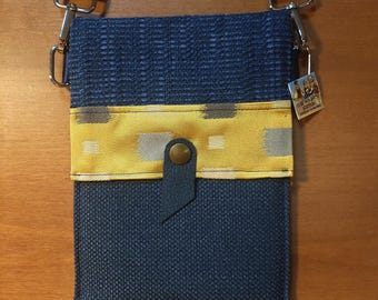 Item #16-32 - Cross Body Cellphone Purse