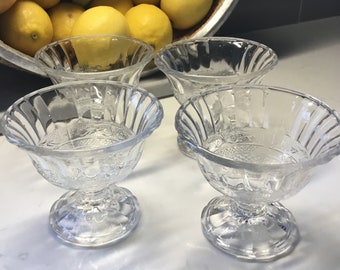 Vintage pressed glass dessert bowls, fruit bowls or pudding cups - Set of 4 - Ice Cream bowls - EAPG - 1940s Glassware Fruit Dish - Sundae