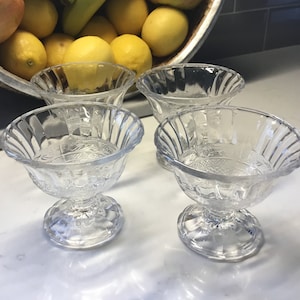 Vintage pressed glass dessert bowls, fruit bowls or pudding cups - Set of 4 - Ice Cream bowls - EAPG - 1940s Glassware Fruit Dish - Sundae