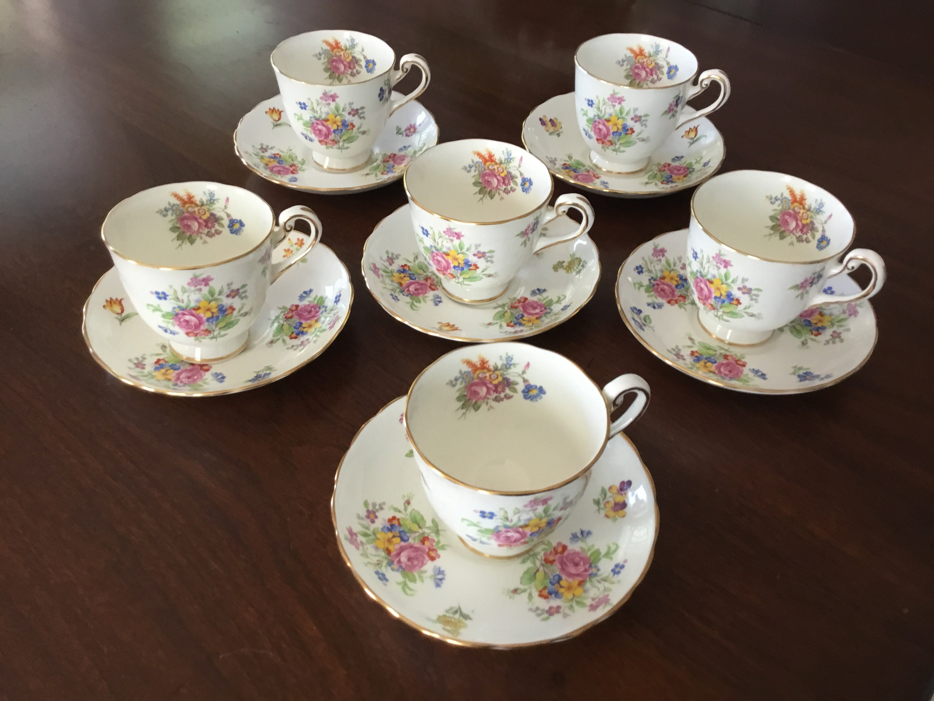Beautiful 5-Pc Ceramic China Tea Set - Tray/Tea Pot/3 Tea