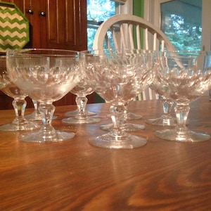 Copas de champán de cristal de corte antiguo y copas de vino o copas de agua, copas de champán vintage, copas de champán antiguas, cupés vintage