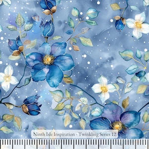 以下が含まれることがあります： 深い青と白の水彩画風の花、金色の輪郭を持つ葉と茎が描かれた布地パターン。背景はくすんだ青色で、白い斑点が散りばめられている。下部には「Ninth Isle Inspiration - Twinkling Series 12」というテキストが記載されている。