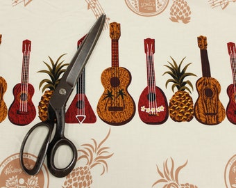 NinthIsle Exclusive Original Design 100 % Cotton Fabric - Ukulele with Pineapple - Vendu par cour - Commande en gros disponible Cadeaux faits à la main