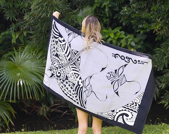 NinthIsle Serviette de plage au design original 100 % coton doux tribal Manta Stingray Hawaii – Commande en gros disponible – Idéal pour les photos, cadeaux d'anniversaire