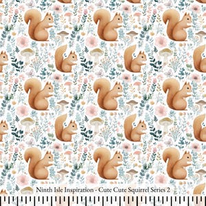 Könnte beinhalten: Ein sich wiederholendes Muster auf weißem Hintergrund mit hellbraunen Eichhörnchen, beigen Pilzen sowie zartrosa und blaugrünen floralen Elementen. Der Text "Ninth Isle Inspiration - Cute Cute Squirrel Series 2" steht unten.