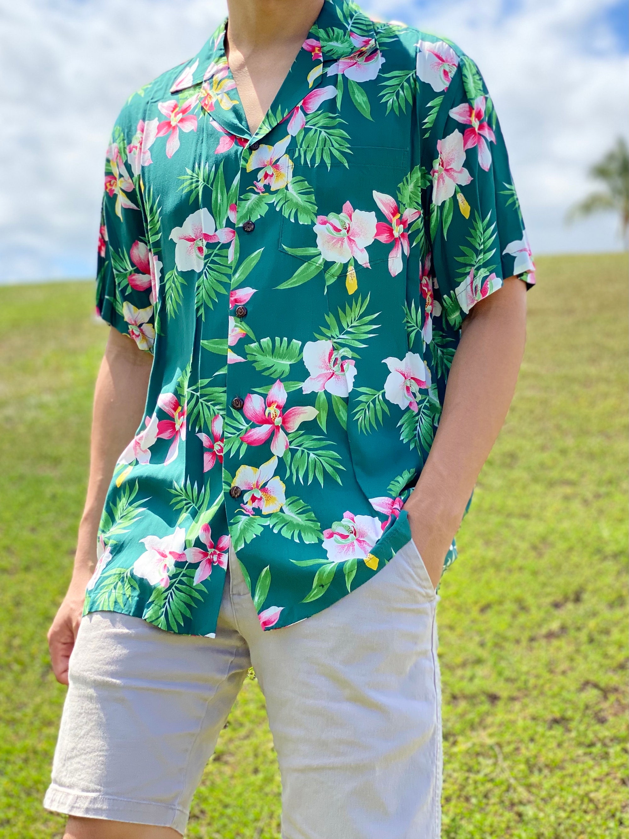 Discover Made in Hawaii-Super Soft Rayon Hawaiian Vintage Hibiscus Aloha Shirt