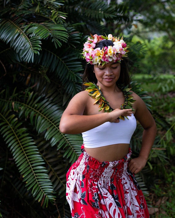 Mannequin Doll Of A Tropical Dancer Wearing An Hawaiian Hula