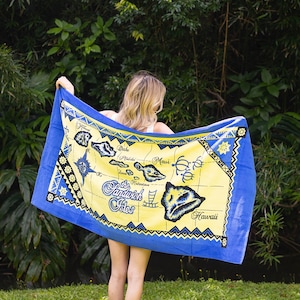 Toalha de praia com mapa da ilha havaiana JUMBO/REGULAR da NinthIsle Original Design 100% algodão - Disponível para pedidos em grandes quantidades. Acessório de praia ótimo para fotos.
