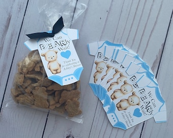 Etichette per bomboniere per baby shower a tema orso, possiamo aspettare Bearly, etichette per bomboniere a forma di tutina