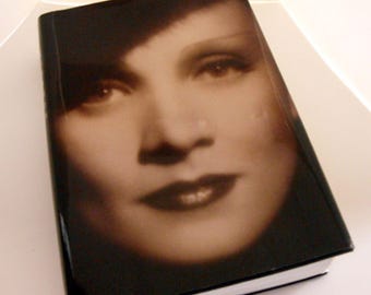 Marlene Dietrich - Maria Riva, Marlene Dietrich Biography, Marlene Dietrich photos, pictures, old Hollywood movie star
