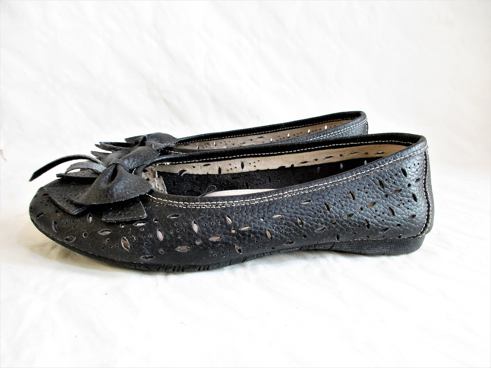 vintage italian perforated charcoal leather ballet flats with ribbon embellishment , size : eu 37 / us women's 6 1/2 vintage italian perforated charcoal leather ballet flats with ribbon embellishment , size : eu 37 / us women's 6 1/2