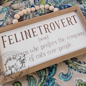 Felinetrovert Cat Lover Sign – Boho Beaded Hanger Wall Decor, Funny Cat Definition Sign, Gift for Cat Moms, Introvert Cat Sign, Farmhouse