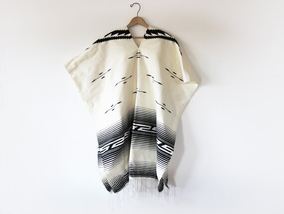 Vintage Wool Poncho || Mexican Poncho || Black Whi