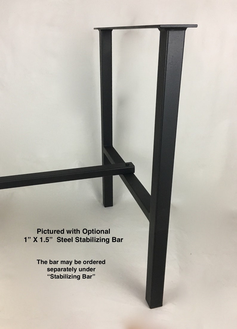 Puede incluir: Patas de mesa de metal negro con una barra estabilizadora. En la imagen se muestra una barra estabilizadora de acero opcional de 2,5 cm x 3,8 cm. La barra se puede pedir por separado en "Barra estabilizadora"