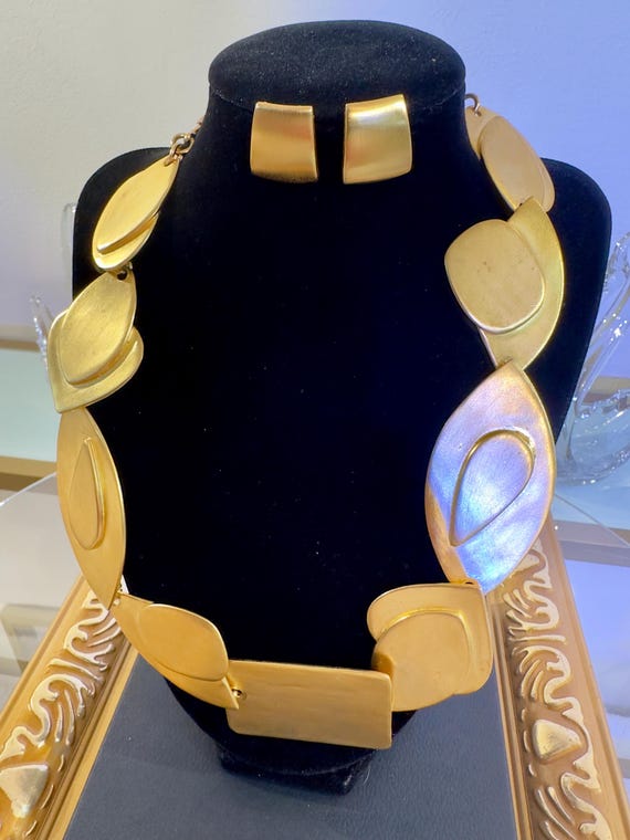 Vintage Kenneth Jay Lane Gold Geometric Necklace … - image 17